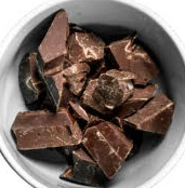 チョコを割っているところ