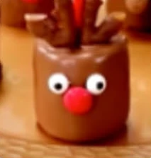 赤い鼻をつけたトナカイ